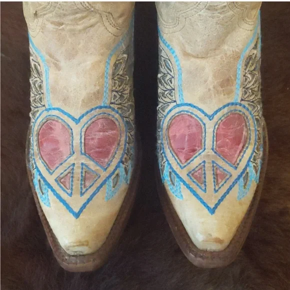 CORRAL Vintage Distressed Wings Hearts & Peace A1976 distressed boots Size 9.5 - Picture 6 of 15